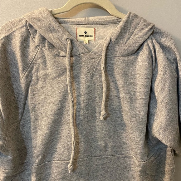 Rebel Canyon light grey short sleeve sweatshirt hoodie, size medium. New - Picture 2 of 4